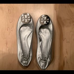 Tory Burch Ballet Flats 8.5 silver great condition